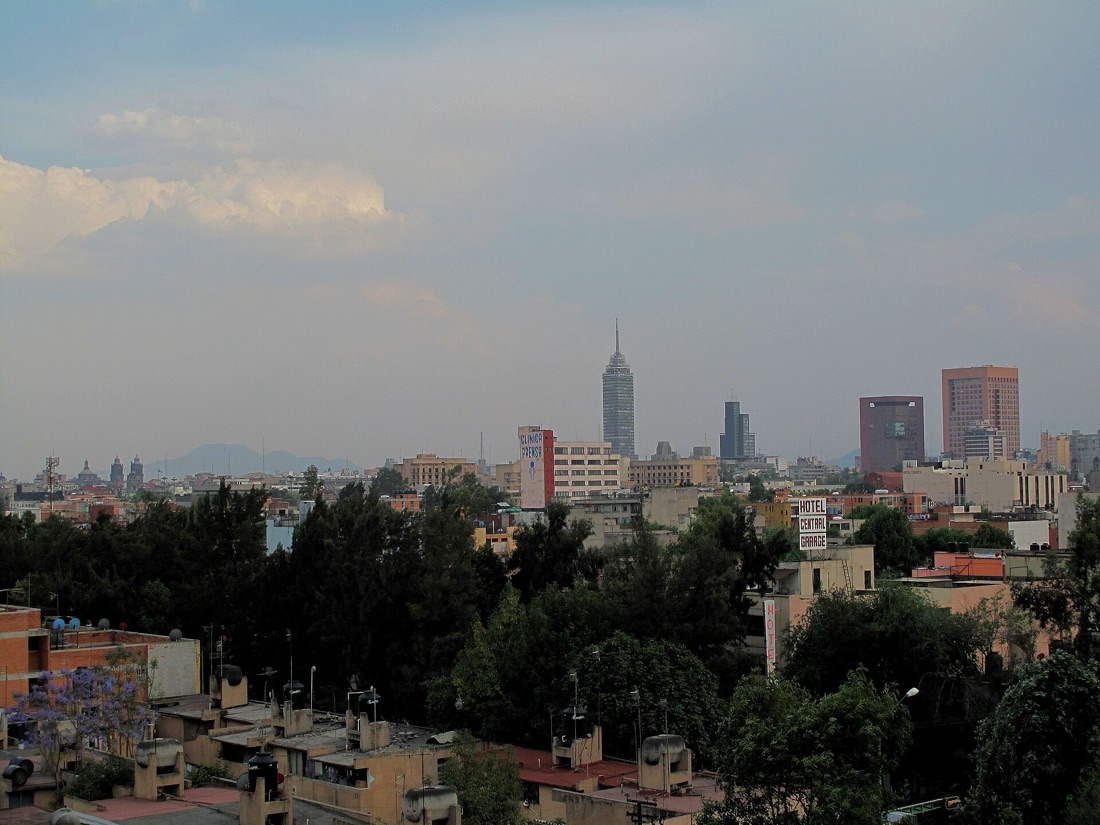 Vista del skyline de Ciudad de México con la Torre Latinoamericana